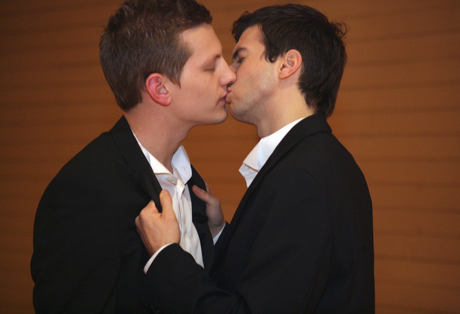 Hollyoaks’ John Paul McQueen and Craig Dean share first ever kiss in iconic flashback Favourite