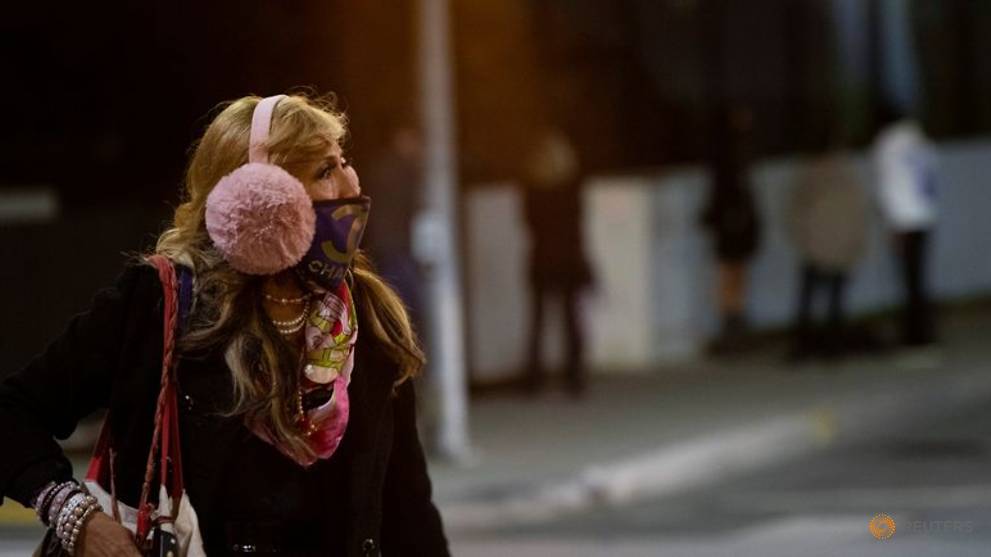 Many Americans defy Thanksgiving travel guidance as US nears 12 million COVID-19 cases