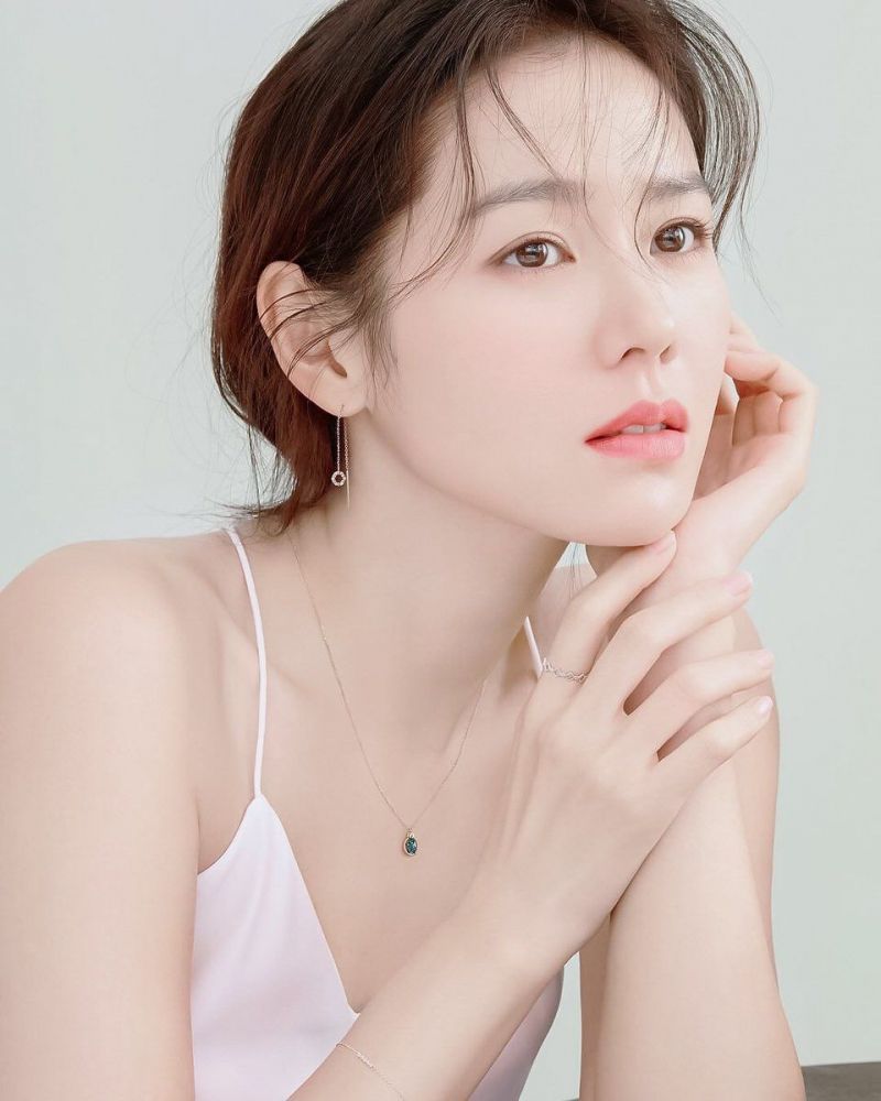 【美貌排行榜更新】韩国网民票选最漂亮女演员！IU跌出3甲！秀智不入10强、宋慧乔只排第9！