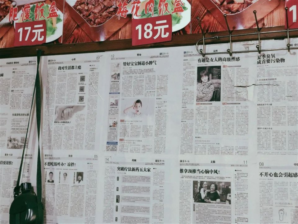 人均15大口吃肉！老饭盒盛饭，老物件摆满，这家快餐带你魂穿70年代！