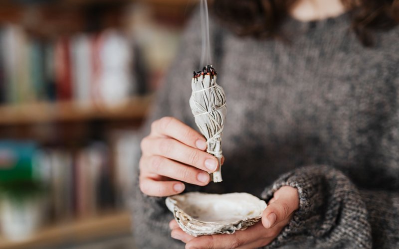 7 essential oils you should always keep handy