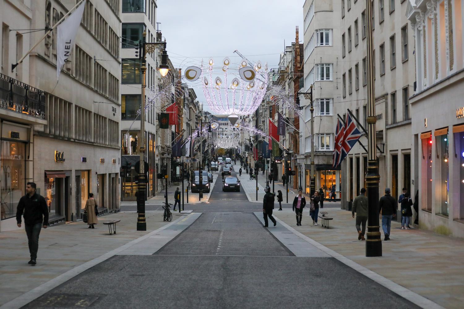 Famed shopping streets prepare for worst