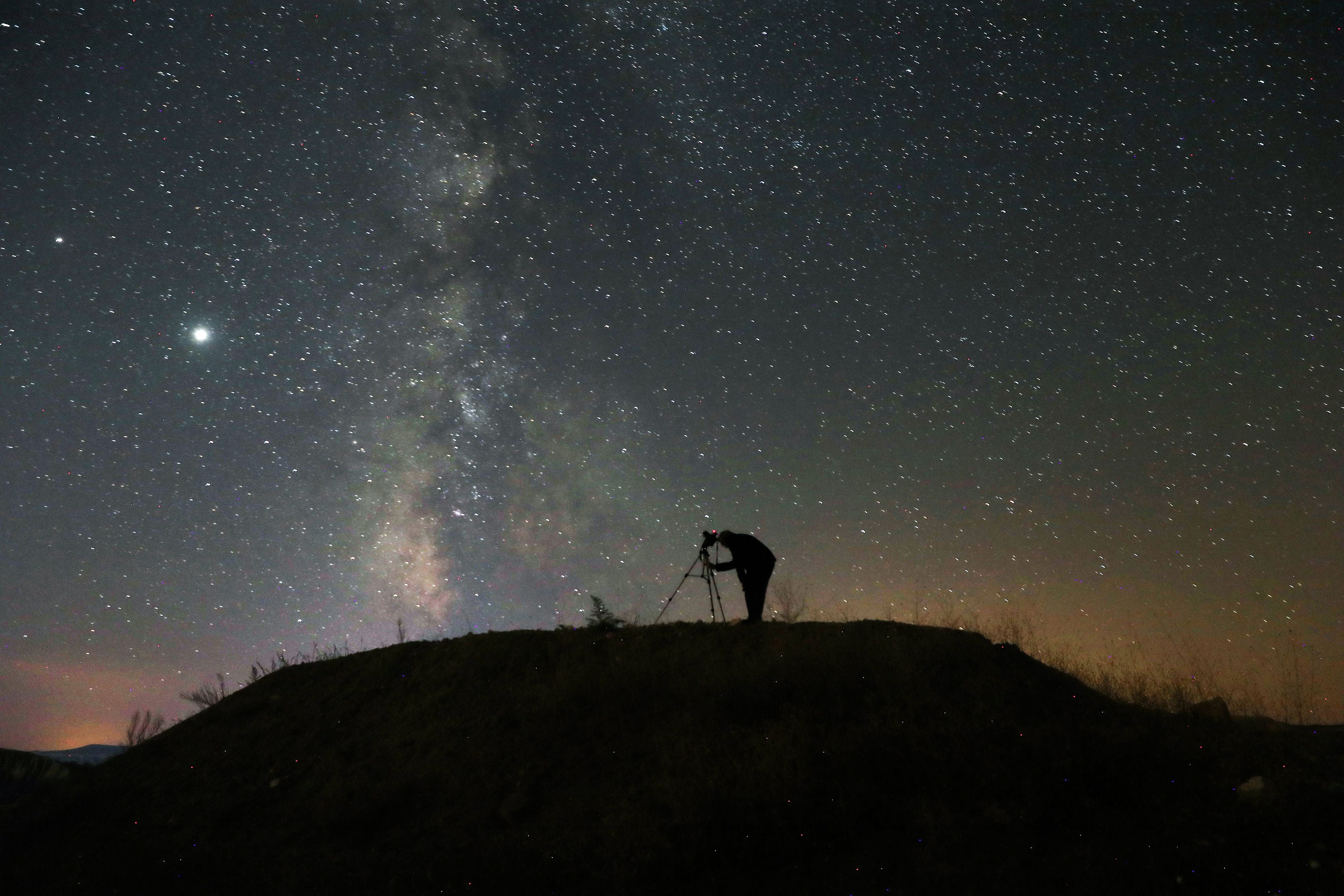 An ‘impossible’ discovery of ‘twisted light’ could rewrite laws of physics
