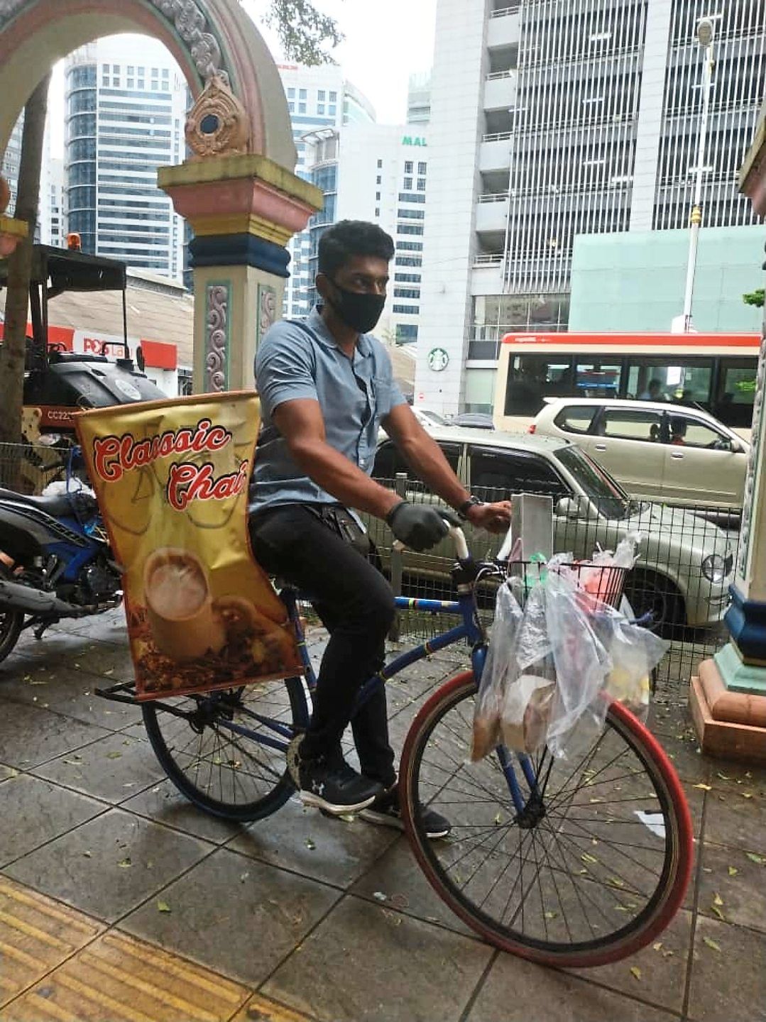 CMCO: Malaysian engineering graduate sells masala tea for RM1 to make a living