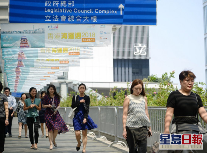 公务员周三起在家工作两周 维持紧急必须公共服务