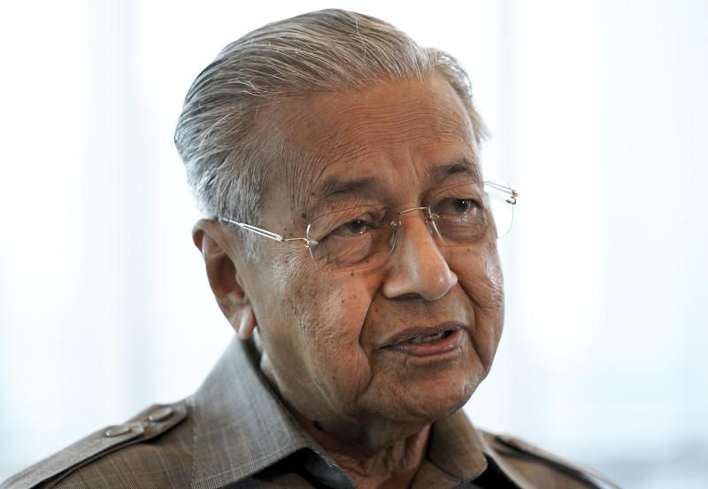 Sheraton move happened because Azmin wanted to be PM, Dr M alleges