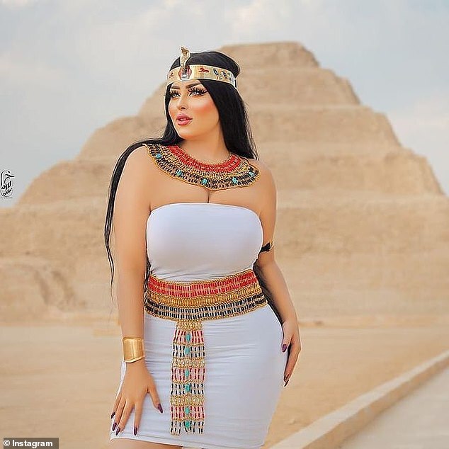 Egypt arrests photographer for sexy Pyramids photoshoot showing a model ...