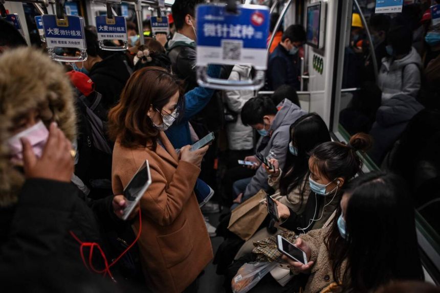 Shanghai subways ban use of speakers on mobile phones and digital devices