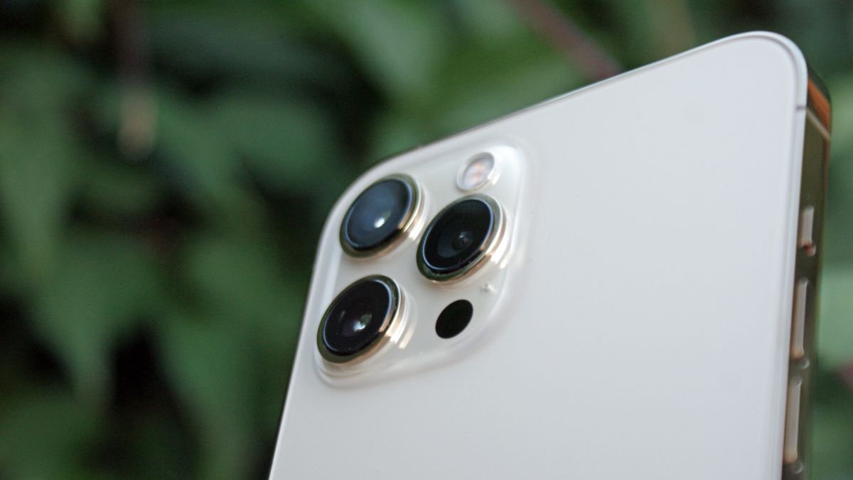 iPhone 14 could have a periscope camera now that Apple has patented the tech
