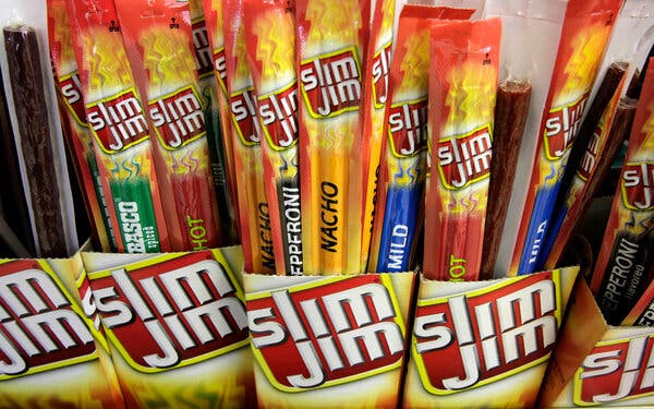 Lon Adams, Who Gave the Slim Jim Its Flavor, Dies at 95
