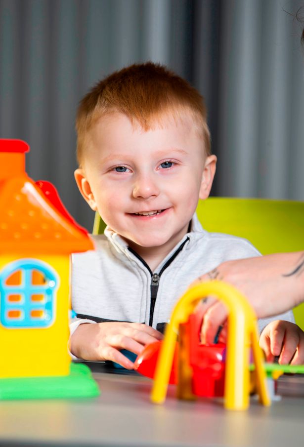 Mum-of-four forced to empty Christmas savings tin after Covid left her with nothing