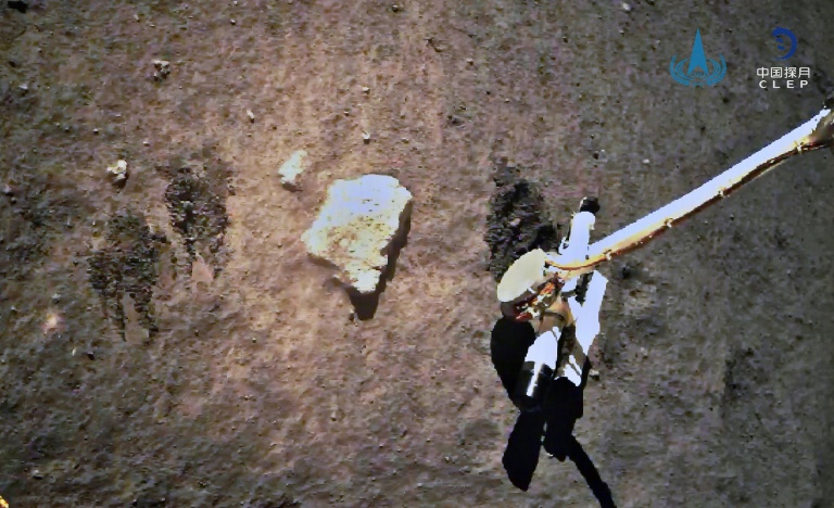 Chinese lander returns to Earth with Moon rocks