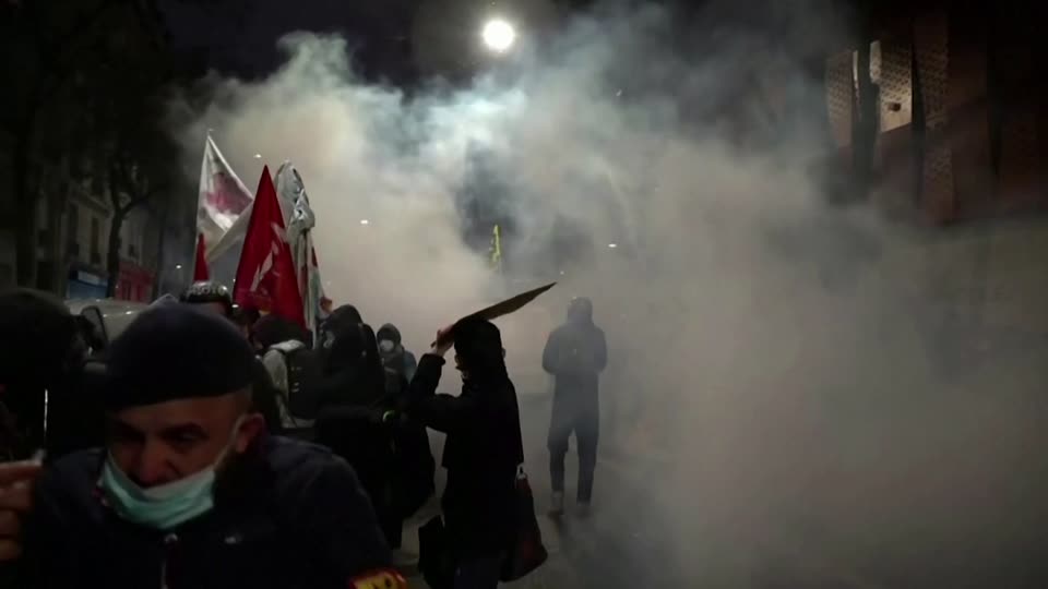 Injured protesters treated at Paris demonstrations