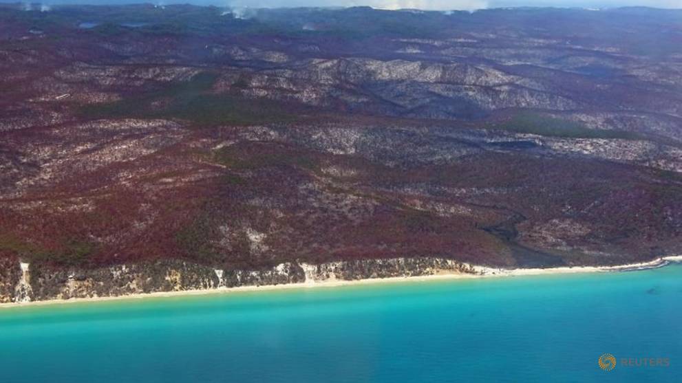 'Leave immediately': Bushfire approaches township in Australia's Fraser Island