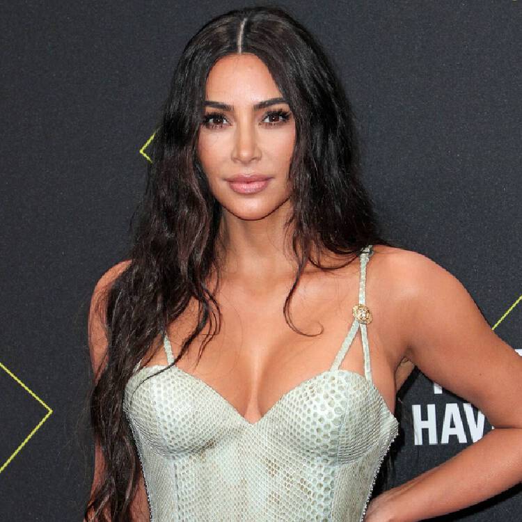 Kim Kardashian S Jaw Dropping New Bikini Pics Are Heating Up December Nestia