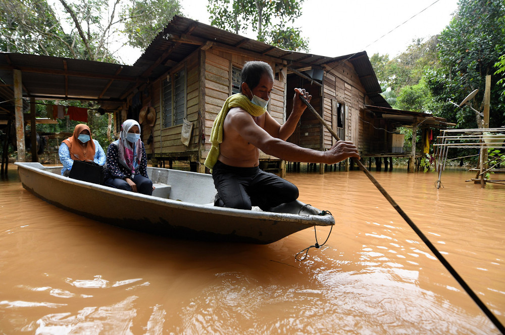 Kelantan Youth Drowned From Exhaustion When Ferrying Flood Victims To Safety