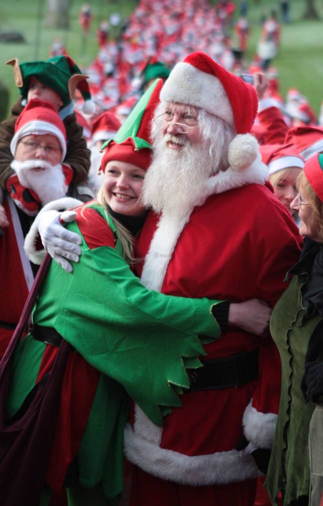 Health Experts Warn Australians Not To Hug Loved Ones At Christmas