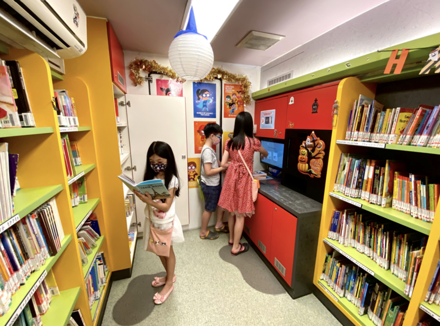 MOLLY is back. What can you expect on our mobile library buses?