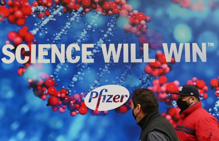 US experts debate pfizer covid-19 vaccine in live event