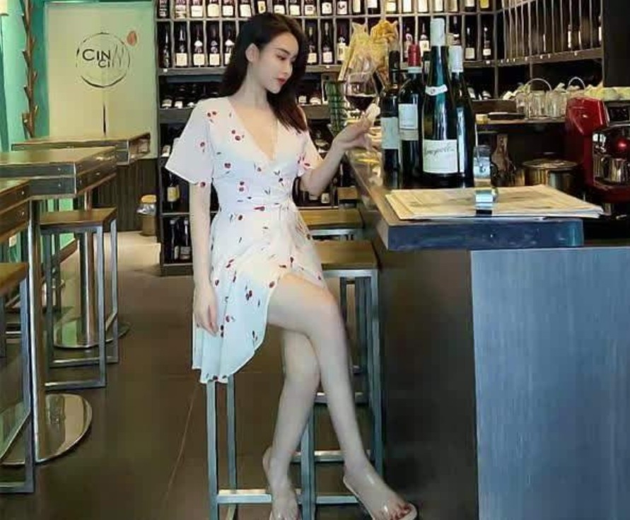 2万火锅账单女模社交账号粉丝暴涨 约会过程香艳无比