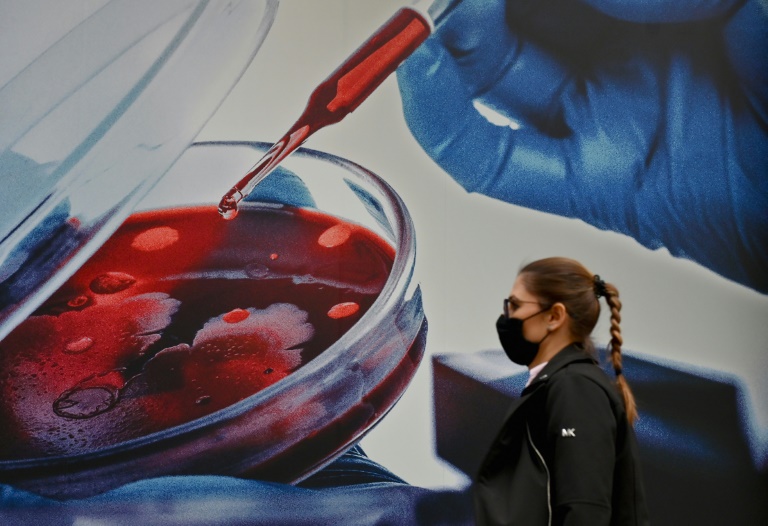 US experts vote to approve Pfizer vaccine