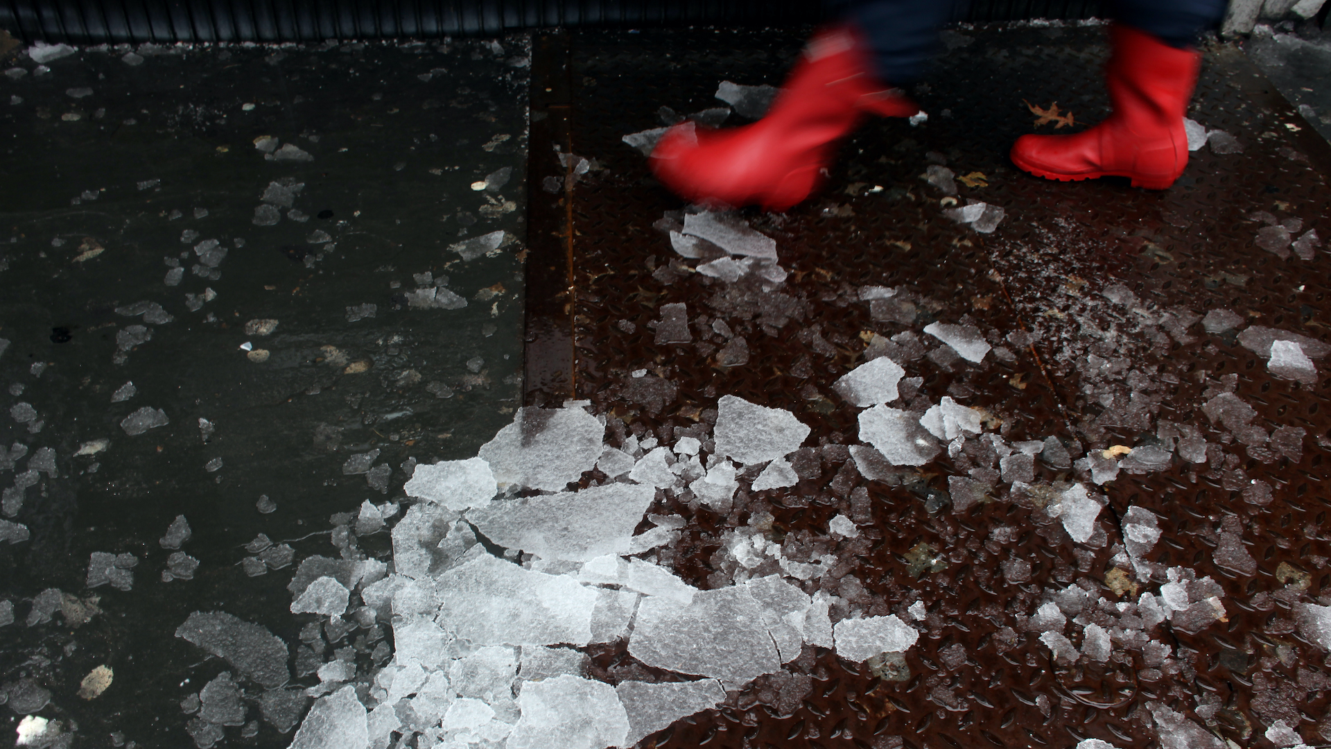 Footage of Woman in Ukraine Repeatedly Slipping and Falling on Icy Street Is Going Viral
