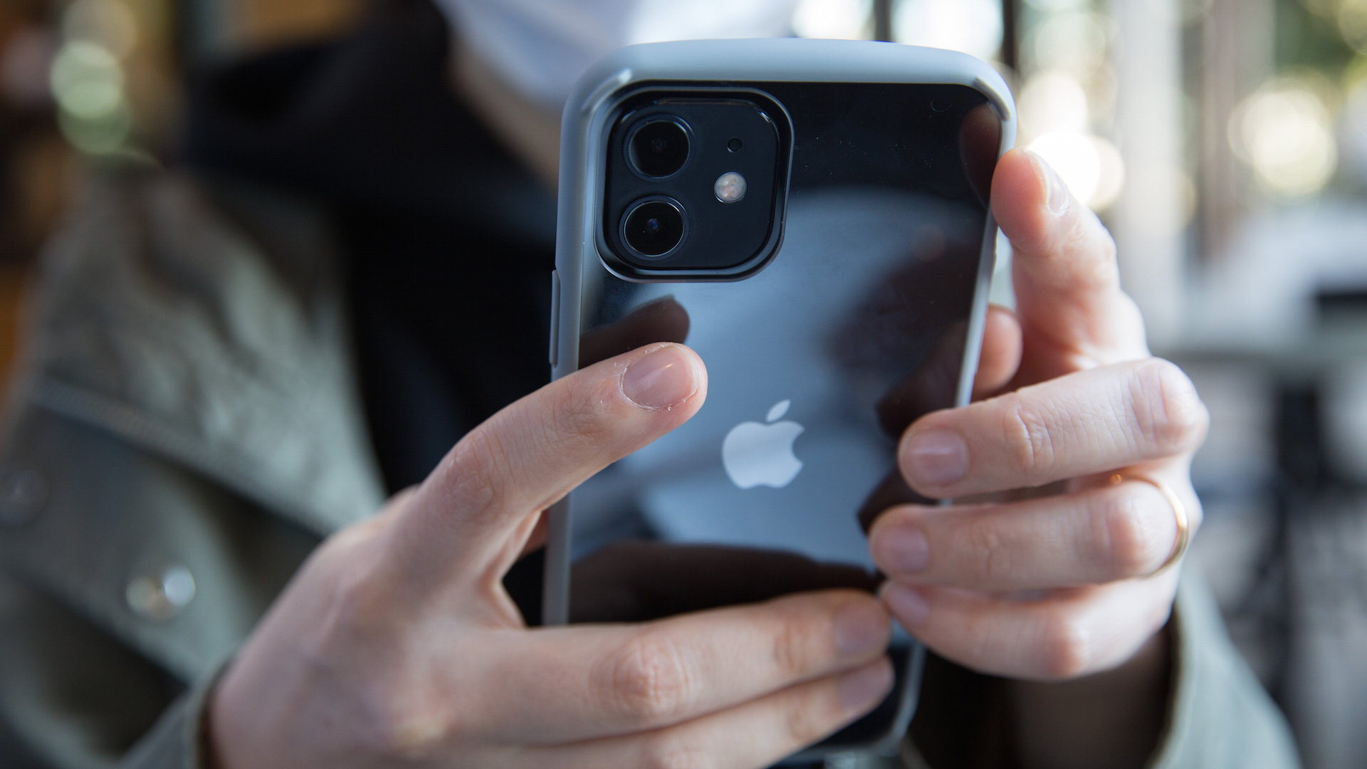 Russian Woman Dies After iPhone Falls in Bathtub While It Was Charging
