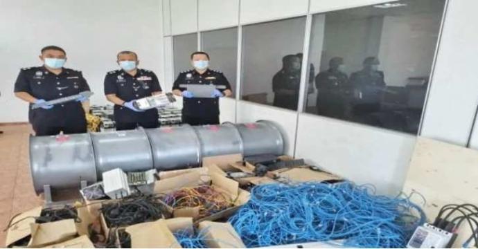 租店盗电挖比特币 2青年被捕