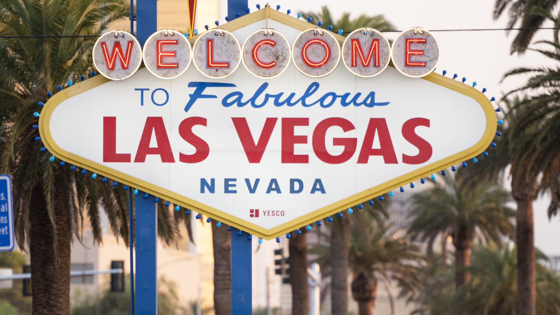 Watch Police Arrest Man Climbing on Wing of Airplane at Las Vegas Airport