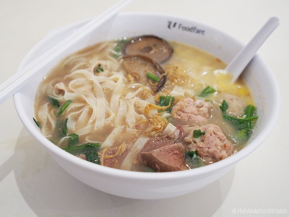 Customer shocked to see a cockroach in his noodles