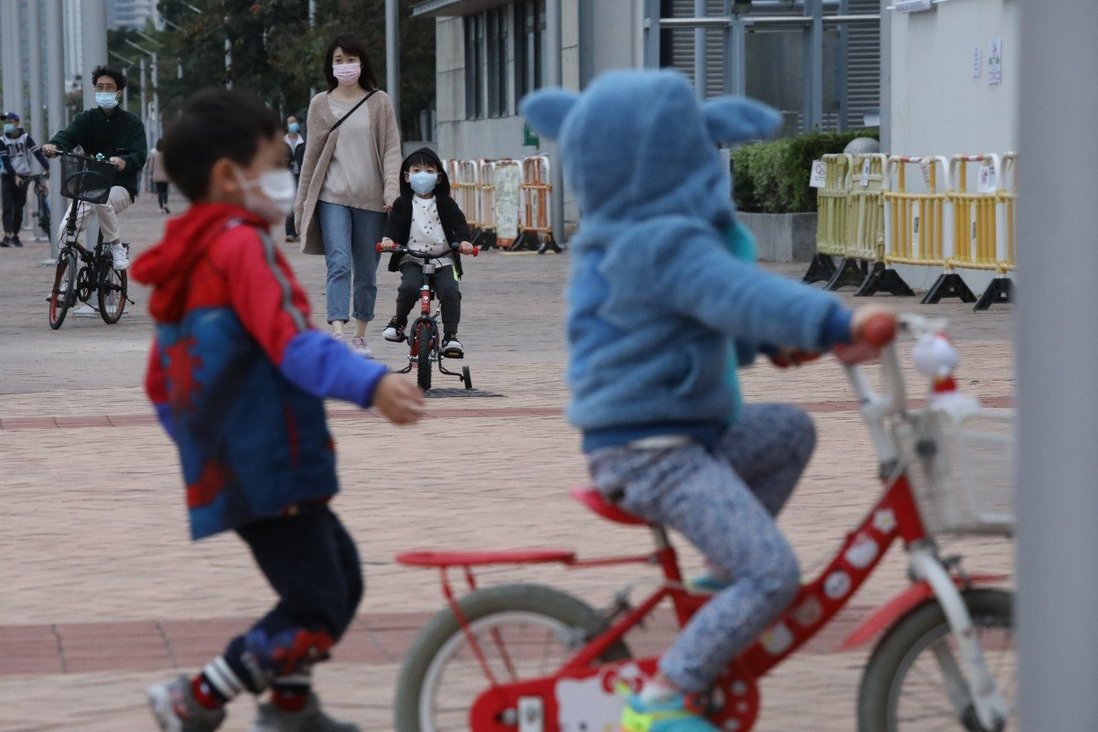 Observatory warns Hongkongers to bundle up, as temperatures expected to dip overnight, remain chilly through early next week
