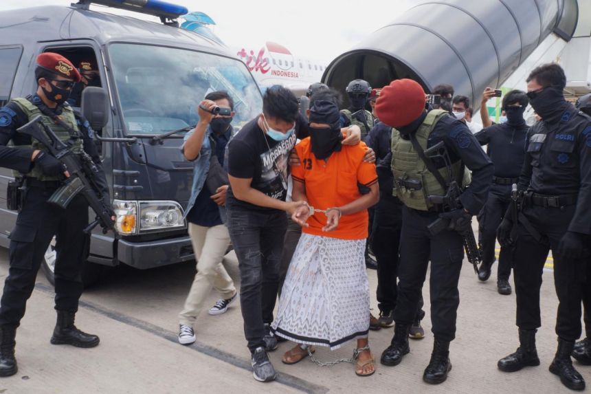 Indonesian police brings JI bombmaker Zulkarnaen, nabbed in Sumatra, to Jakarta