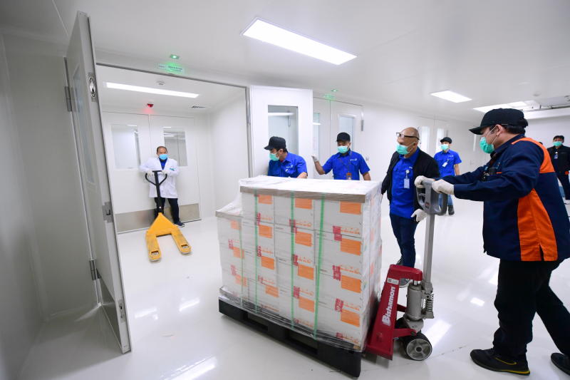 Indonesia to offer free vaccines, with Jokowi first in line