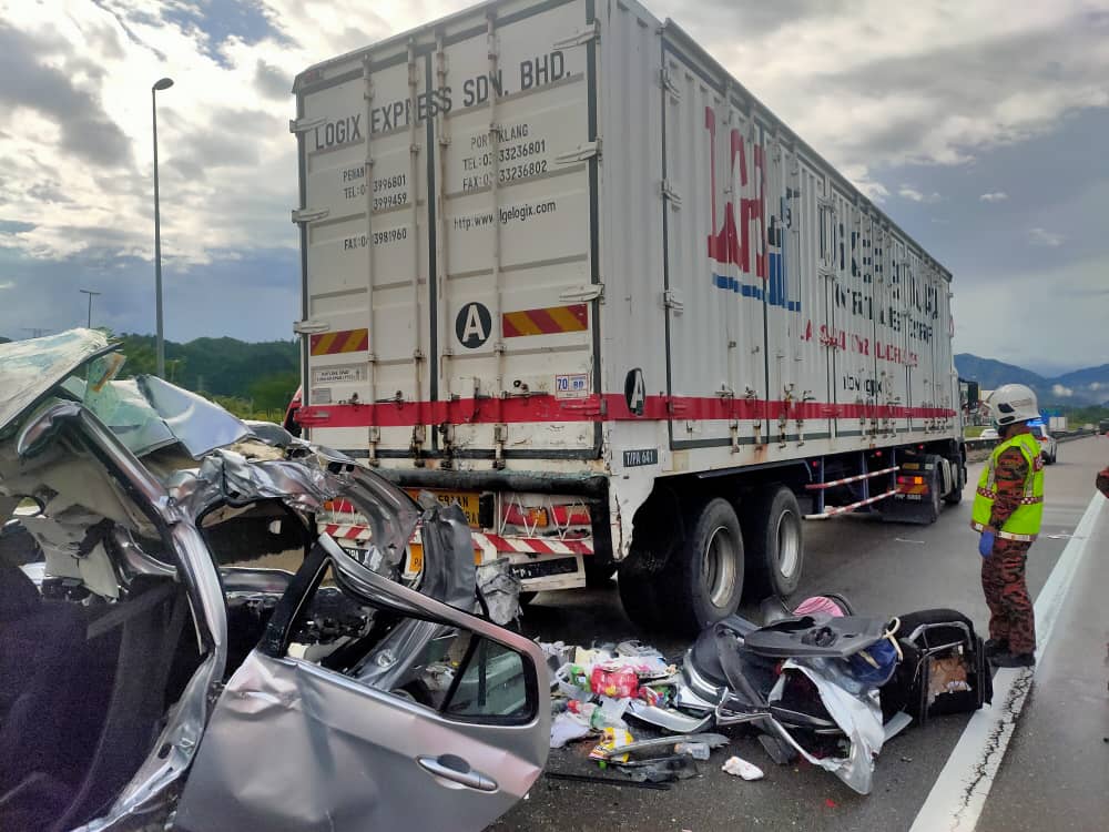 2罗里1车连环撞 1妇重伤 3童身亡