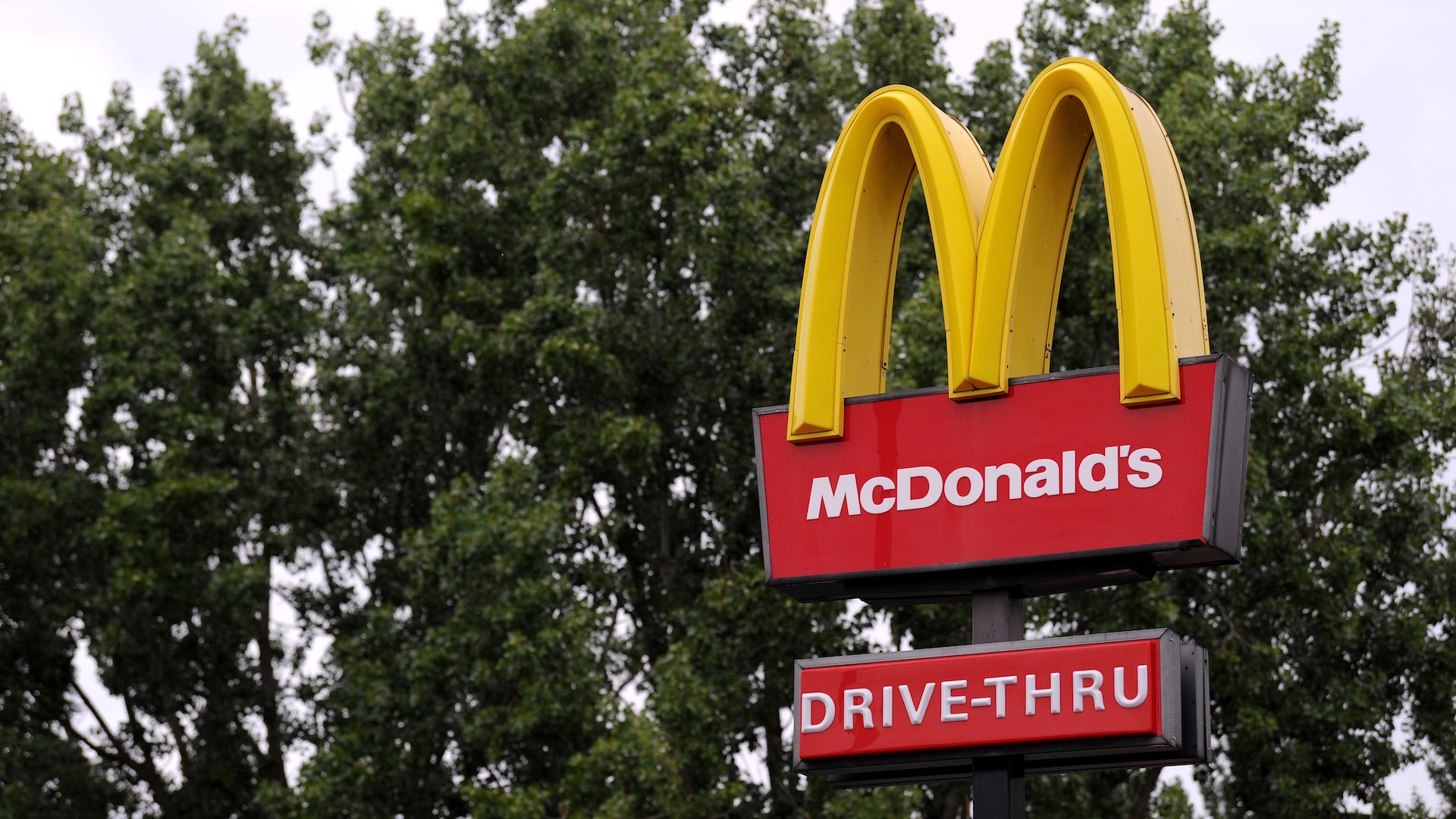 Video Shows Murder Suspect Escaping From Transport Van in McDonald's Drive-Thru