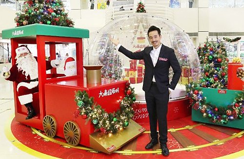 Moses Chan Makes Christmas Plans