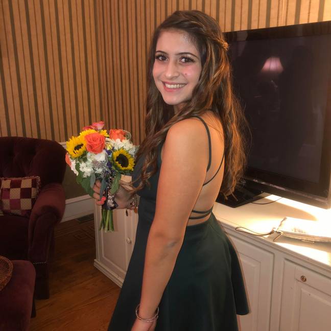 Waitress Given $5,000 Tip Says She's Going To Give It Away