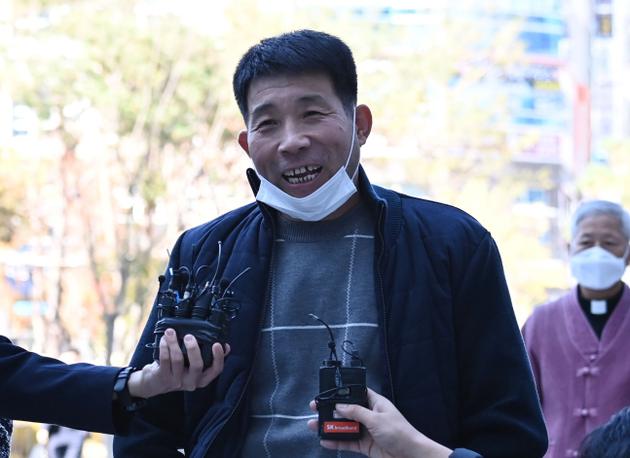 《杀人回忆》原型案件蒙冤者被判无罪 或将获千万赔偿