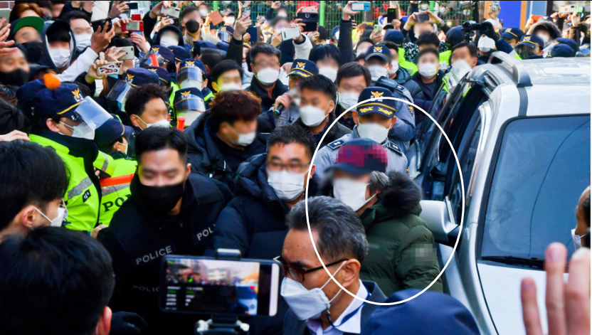冷清！素媛案罪犯住所附近空无一人 警察严守楼门