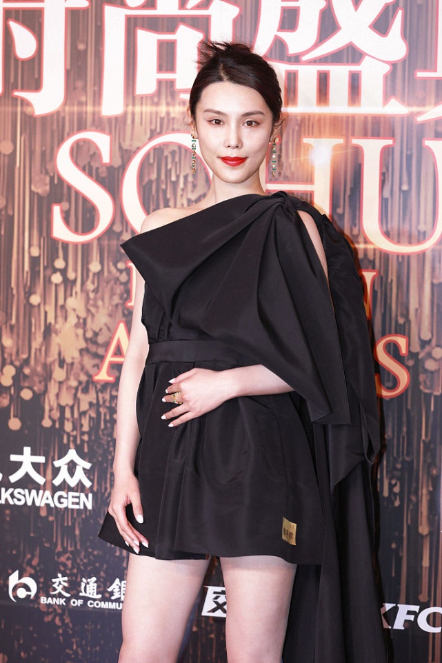 搜狐盛典王菊刘芸美腿PK 孟佳长腿好绝秦牛正威似漫画少女