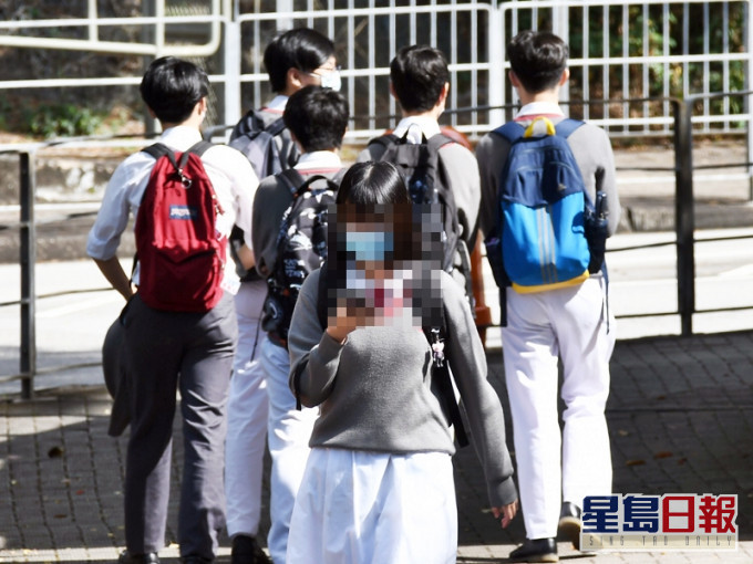 女同学经血沾裤被男生取笑 男童挺身保护斥：你妈妈沒月经吗？