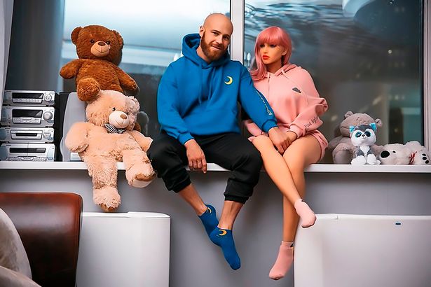 Bodybuilder with sex doll wife wants to start seeing other robots and 'a big chicken'
