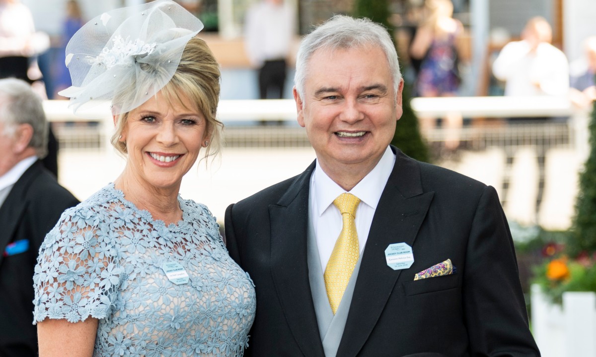 Eamonn Holmes thrills fans with unseen family photo for special occasion