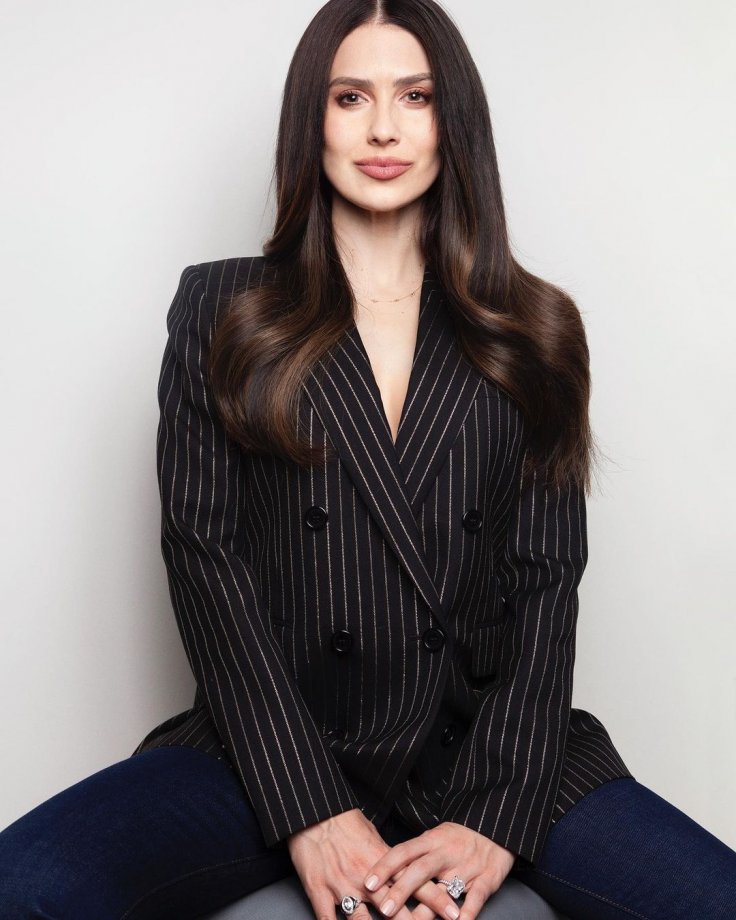 Hilaria Baldwin's 'Cucumber' Video Resurfaces As 'Fake' Spanish Heritage Drama Unfolds [WATCH]