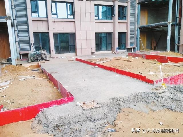 有人买下两层楼后这样做，整栋住户吓得炸锅了