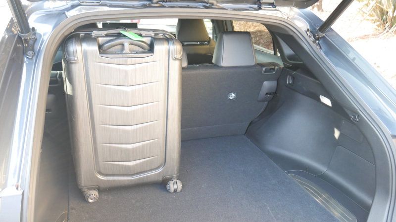 2021 Toyota Venza vs Toyota RAV4 Luggage Test | Which one fits more?