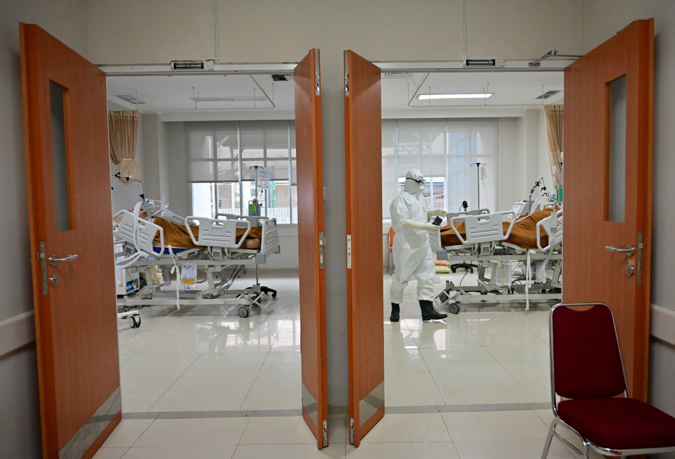 In 'critical' condition, hospitals struggle to decide who gets into ICU
