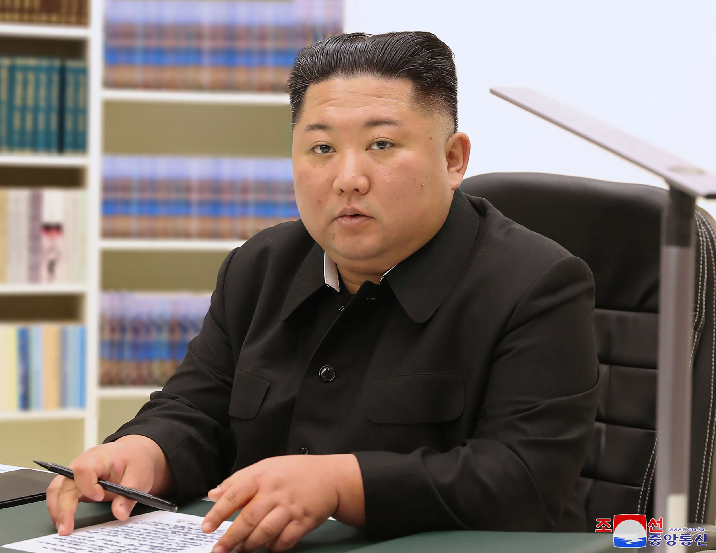 金正恩参谒锦绣山太阳宫 纪念祖父冥诞