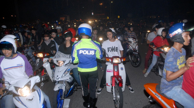 Authorities Want M’sian Youths Off “Kapcai” Bikes by 2025 To End “Rempit” Culture
