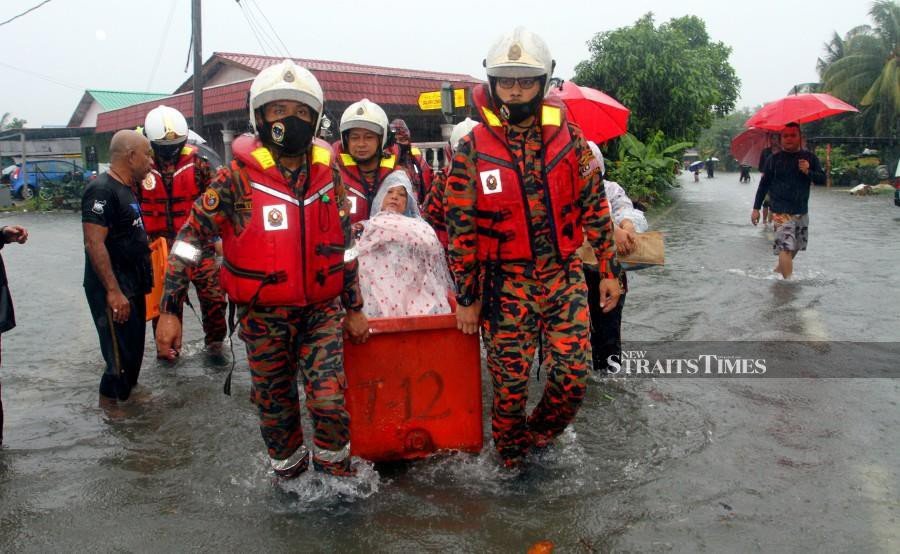 JB hit by flash floods, 314 forced from homes
